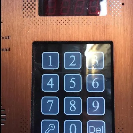2 Rooms, Living With Elevator