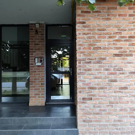 2 Rooms, Living With Elevator